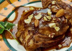 طريقة عمل فسنجون الدجاج مع الجوز