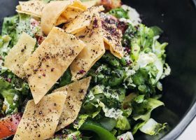 طريقة عمل سلطة فتوش بالزبادي