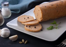 طريقة عمل لانشون الدجاج بالمنزل