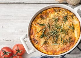 طريقة عمل المسقعة بالدجاج