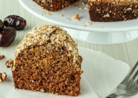 طريقة عمل كيكة التمر بالشوفان