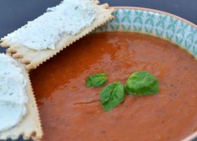 طريقة عمل شوربة الشوفان بالطماطم