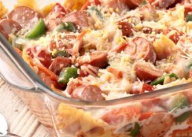 طريقة عمل مكرونة بالنقانق