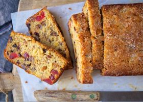 طريقة عمل كيكة الفواكة المجففة