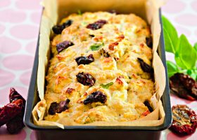 طريقة عمل كيكة مالحة بالتونة