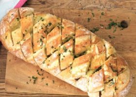 طريقة عمل رغيف خبز بالجبن والثوم