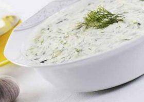 طريقة عمل صلصة تزاتزيكي