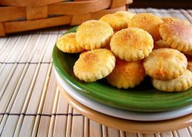 طريقة عمل بسكويت بالجبنة