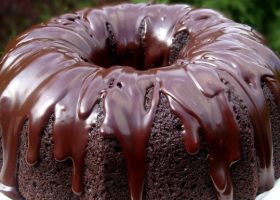 طريقة عمل كيكة منها وفيها