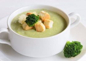 طريقة عمل شوربة البروكلي والبطاطس