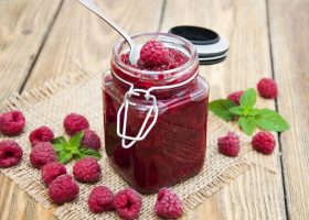 طريقة عمل مربى التوت الاحمر