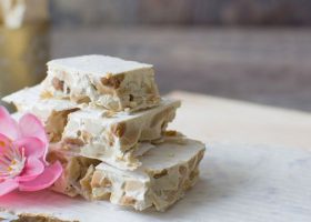 طريقة عمل الملبن باللوز