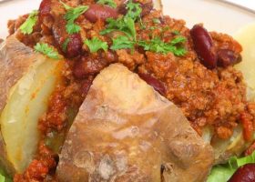 طريقة عمل البطاطس المشوية باللحم