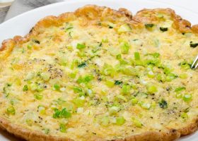 طريقة عمل عجة الكوسا