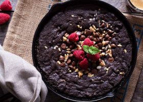 طريقة عمل كيكة الكوكيز بالشكولاتة