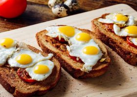 طريقة عمل بيض مشوي