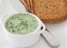 طريقة عمل صلصة السبانخ والكريمة