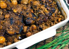 طريقة عمل صينية الباذنجان بكرات البطاطس