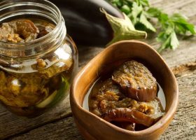 طريقة عمل مكدوس الباذنجان