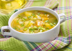 طريقة عمل شوربة البطاطس بالدجاج