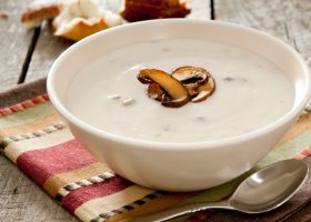 طريقة عمل شوربة الفطر بالحليب