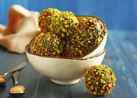 طريقة عمل حلى كرات الشكولاتة بالفستق الحلبي