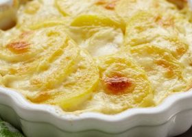 طريقة عمل بطاطس بالدجاج والبشاميل