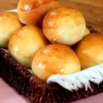 طريقة عمل الخبز بالحليب