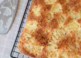 طريقة عمل كيكة الاناناس وجوز الهند