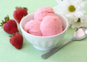 طريقة عمل ايس كريم الفراولة