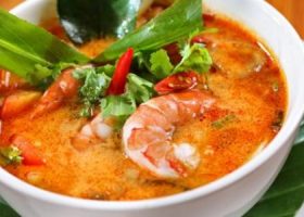 طريقة عمل شوربة توم يم التايلندية