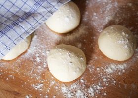 طريقة عمل عجينة الربع ساعة بالزبادي