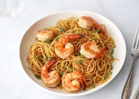 طريقة عمل النودلز الصيني بالجمبري