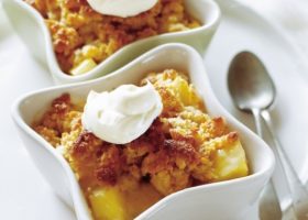 طريقة عمل كرامبل التفاح والمانجو