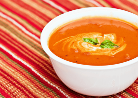 طريقة عمل شوربة البطاطس والطماطم الكريمية