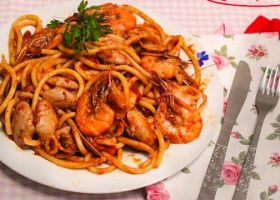 طريقة عمل المكرونة بثمار البحر