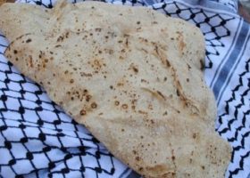 طريقة عمل خبز الصاج الفلسطيني