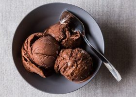 طريقة عمل الايس كريم بالشكولاتة