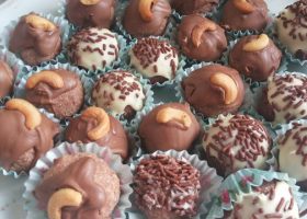 طريقة عمل كرات جوز الهند بالبندق