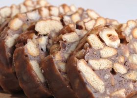 طريقة عمل ليزي كيك بالبندق