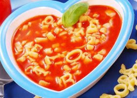 طريقة عمل شوربة المكرونة والطماطم