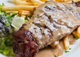 طريقة عمل ستيك بصلصة الفلفل الأسود