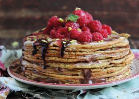 طريقة عمل كيكة الكريب بالشكولاتة والتوت الاحمر