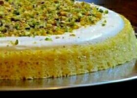 طريقة عمل كيك السميد بالقشطة