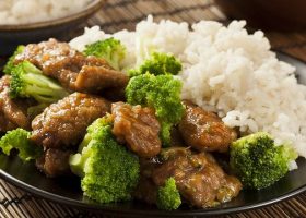 طريقة عمل لحم صيني بالبروكولي