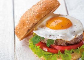طريقة عمل برجر لحم بالبيض