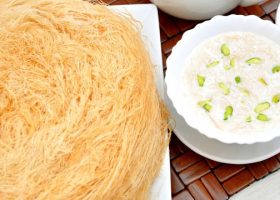 طريقة عمل كيكة الزبادي بالشعيرية