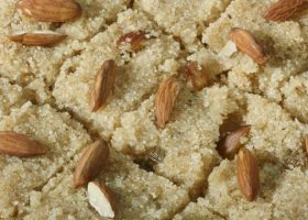 طريقة عمل حلى مكعبات السميد