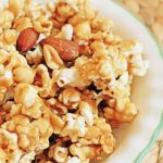طريقة عمل الفشار بالمكسرات والكراميل