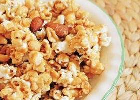 طريقة عمل الفشار بالمكسرات والكراميل